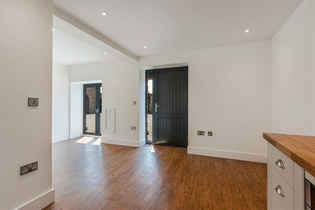 A47 - Barns @ Higher Court Barns, Littlehempston -