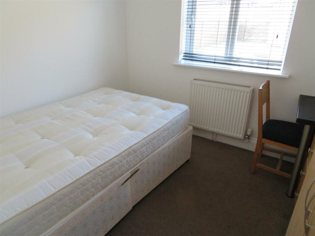 257 Francis Bed2.JPG