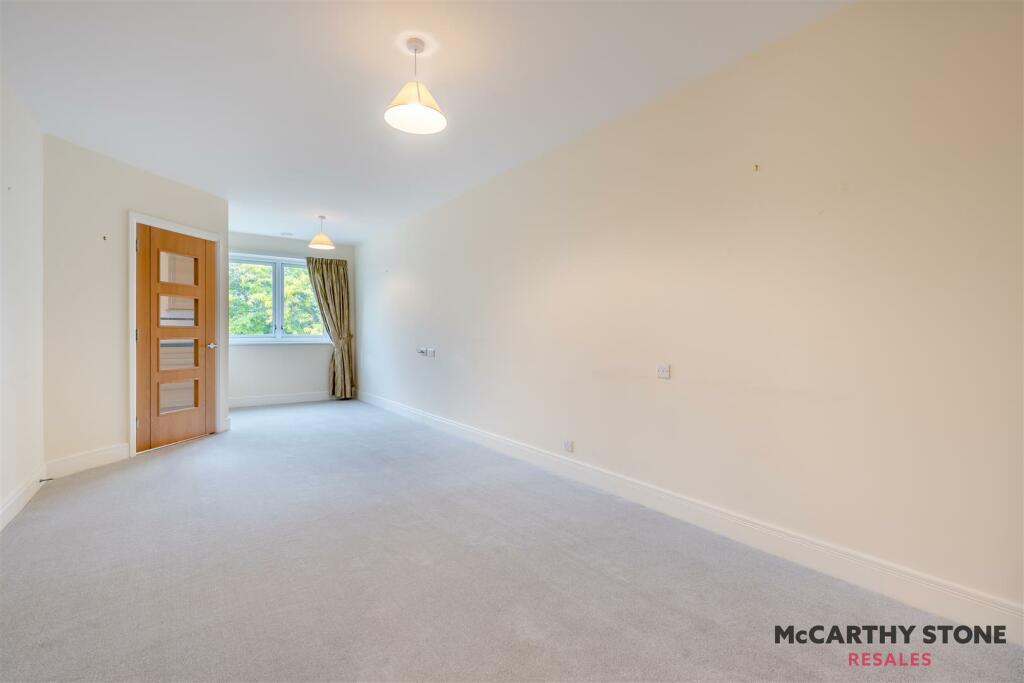 8618395-interior01.jpg