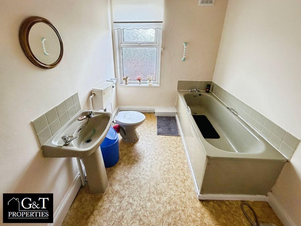FAMILY BATHROOM