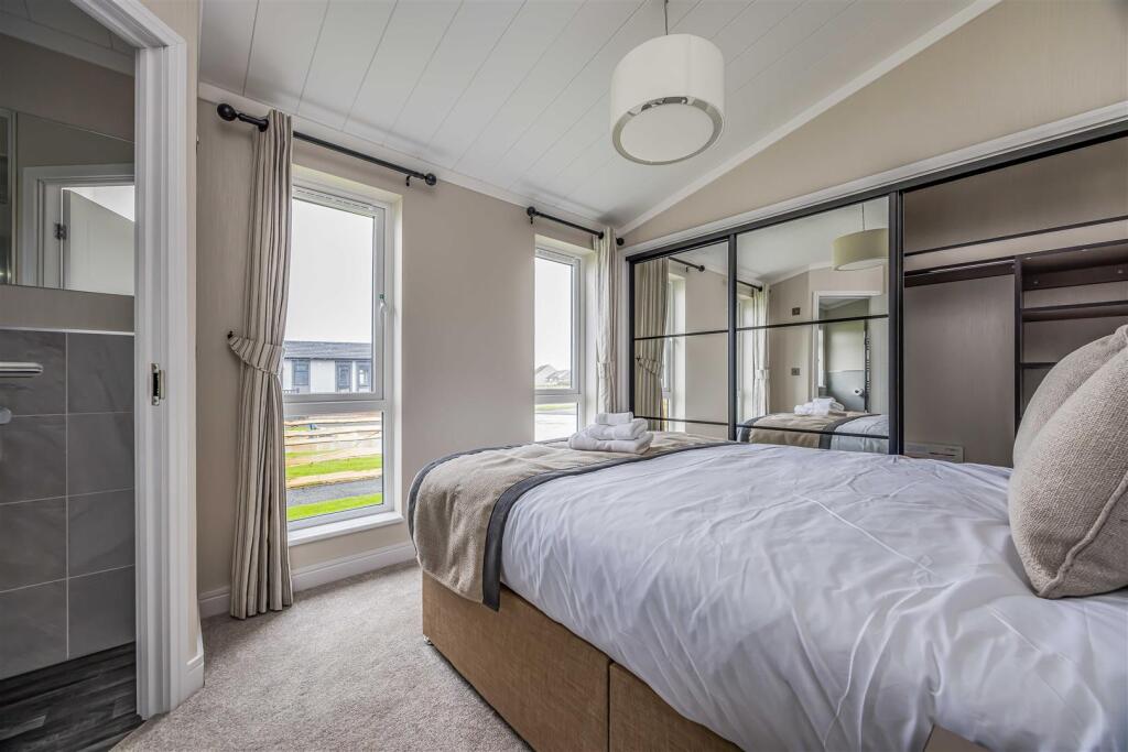 Plot 17 Littlehampton Marina-Small-PorticoMarketin