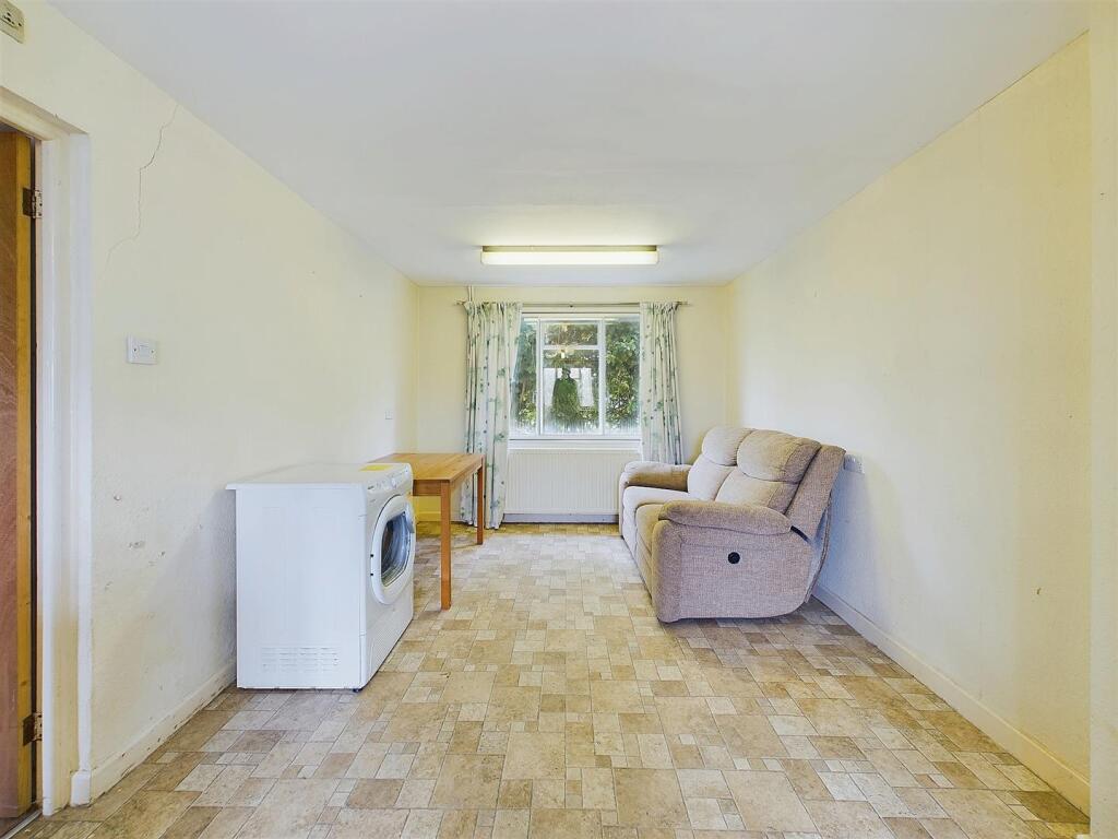5 - Brickyard Cottage, Oldbury-on-Severn.jpg