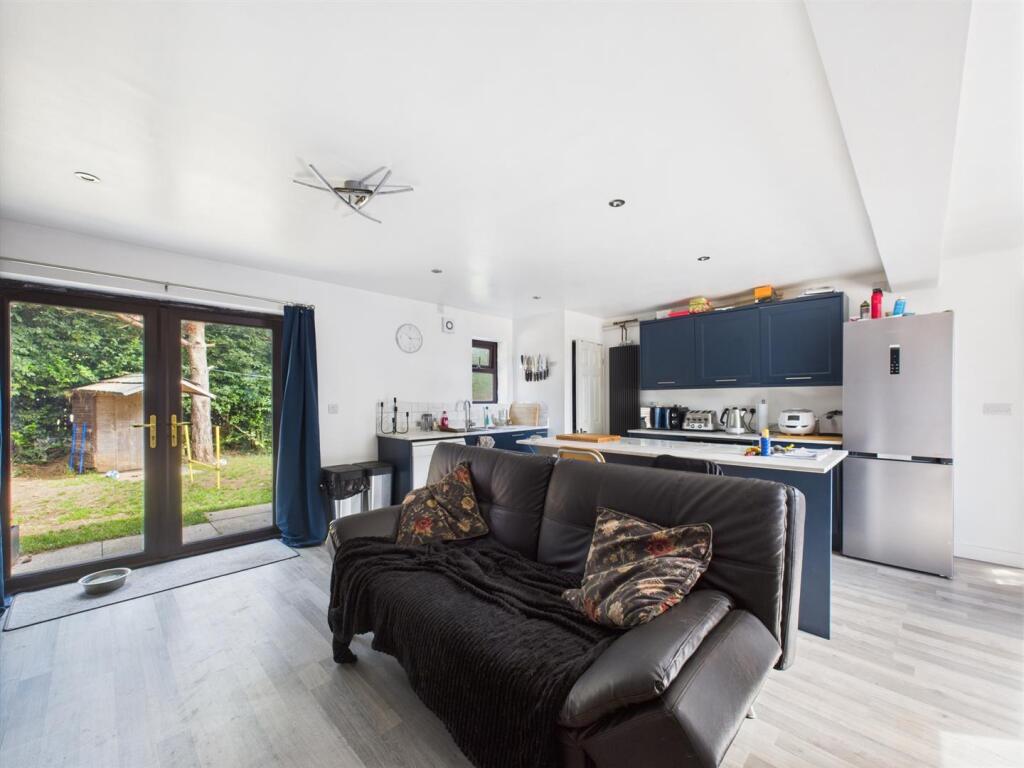 Open Plan Kitchen/Living Area
