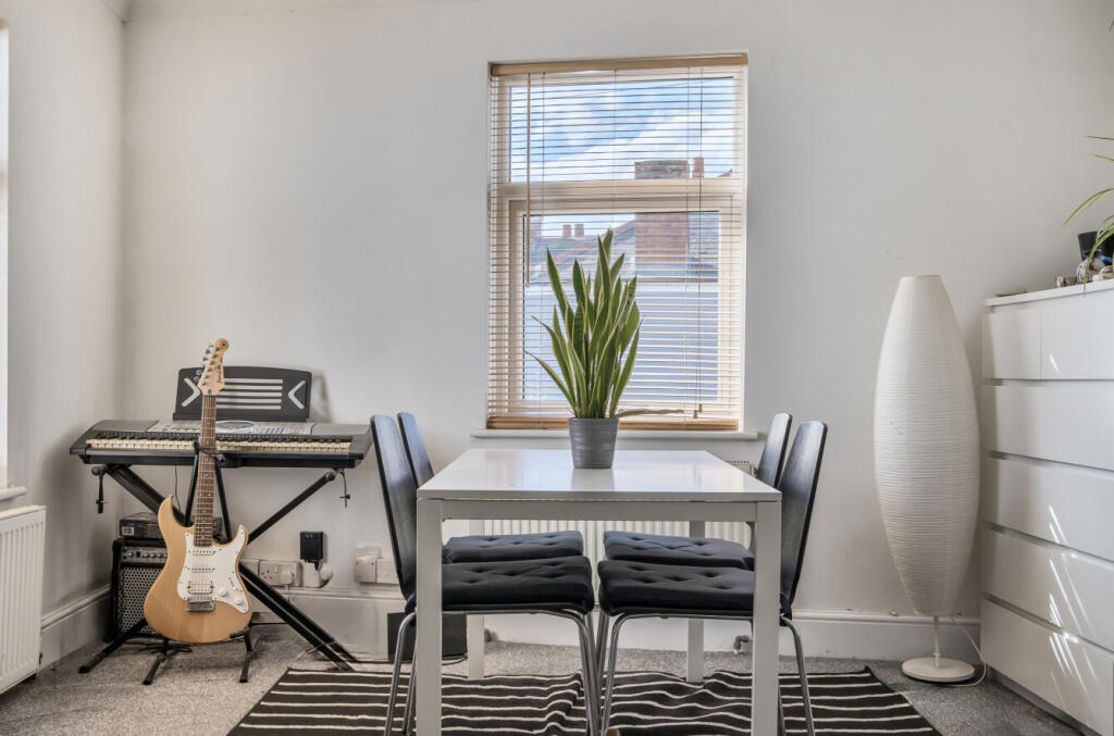 1359048-6-68d51bb...