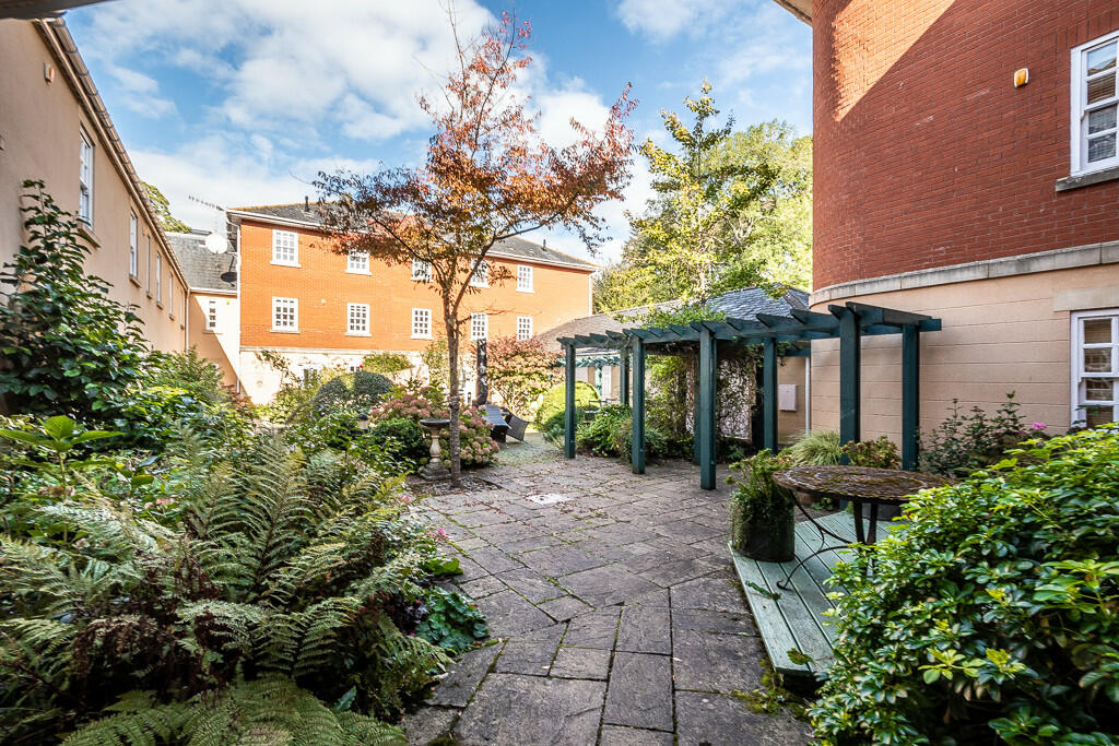 4 Prispen House -...