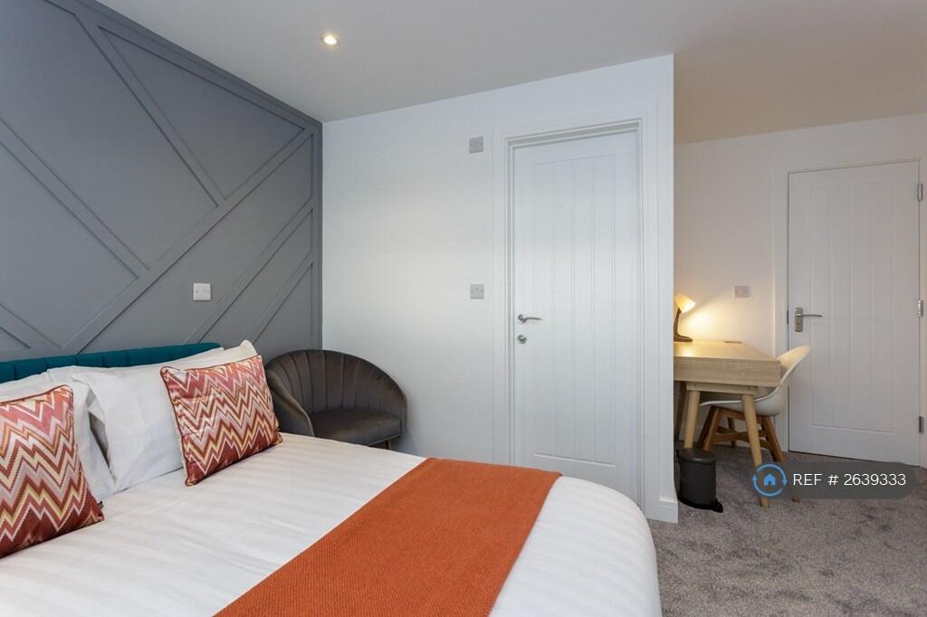 Spacious Living - Bedroom 6