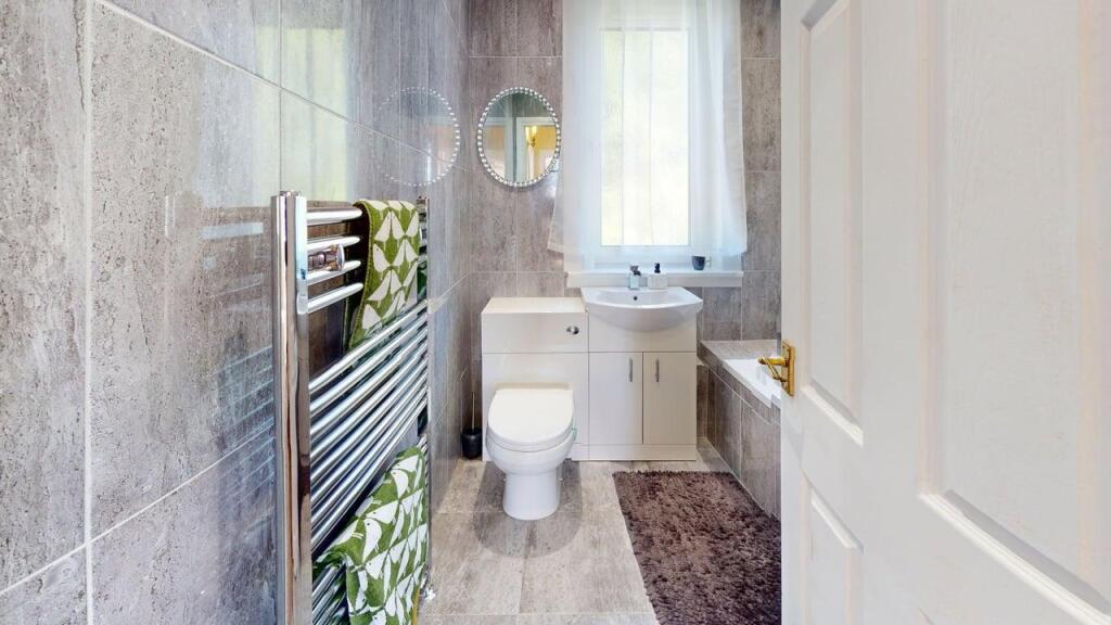 30-Mossneuk-Bathroom.jpg