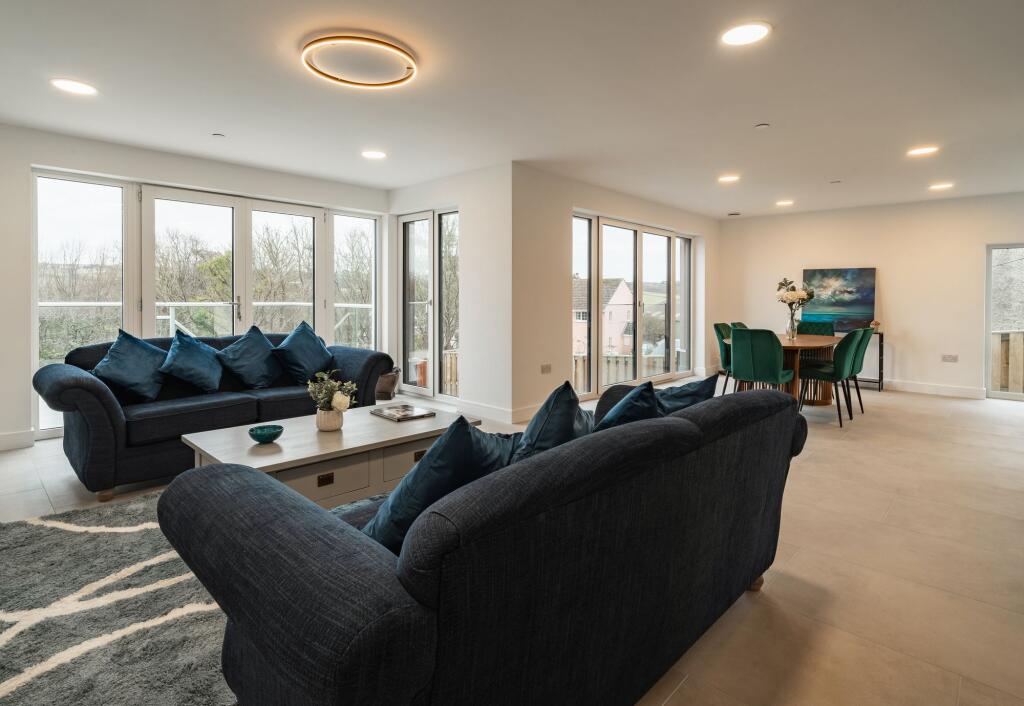 Sitting Room/ Kitchen / Dining Room