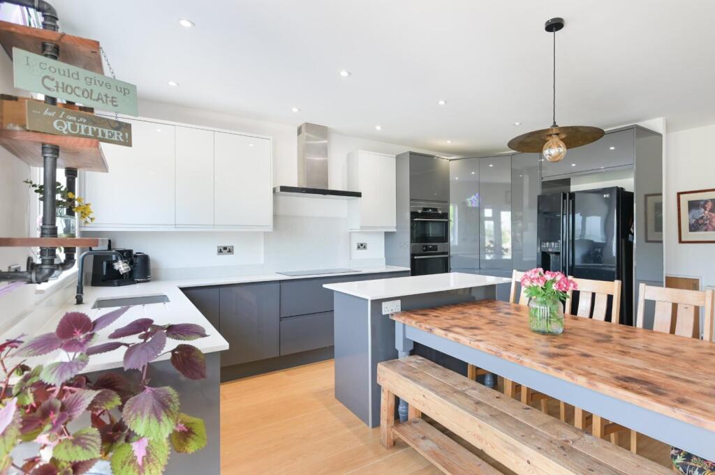 TUDOR AVENUE, (15).jpg