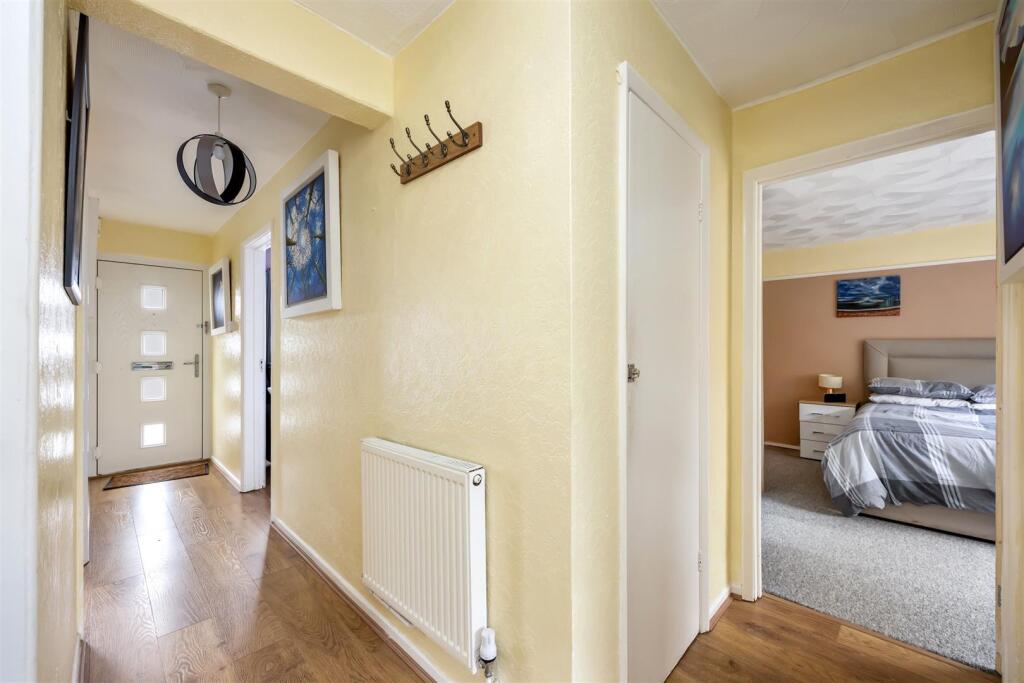 Poplar Avenue 163 ENTRANCE HALL.jpeg