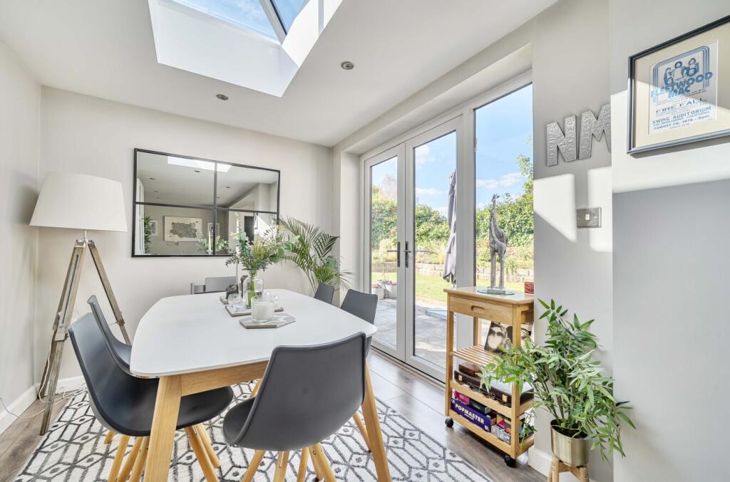 1361109-10-68dbdd...