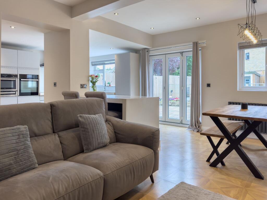 Living dining kitchen