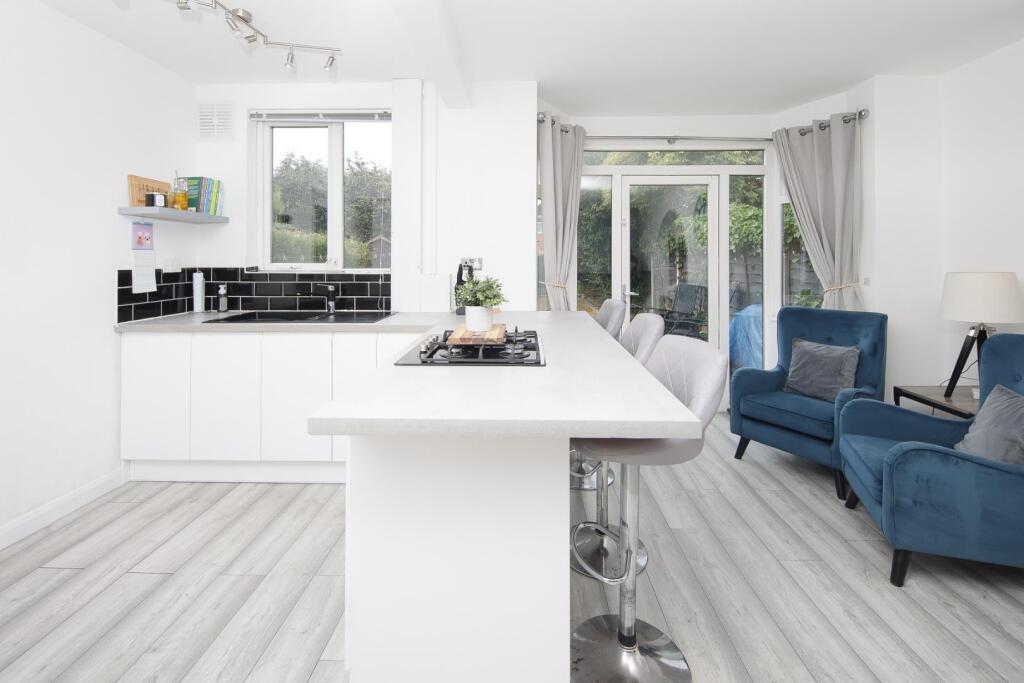 Lounge/Kitchen