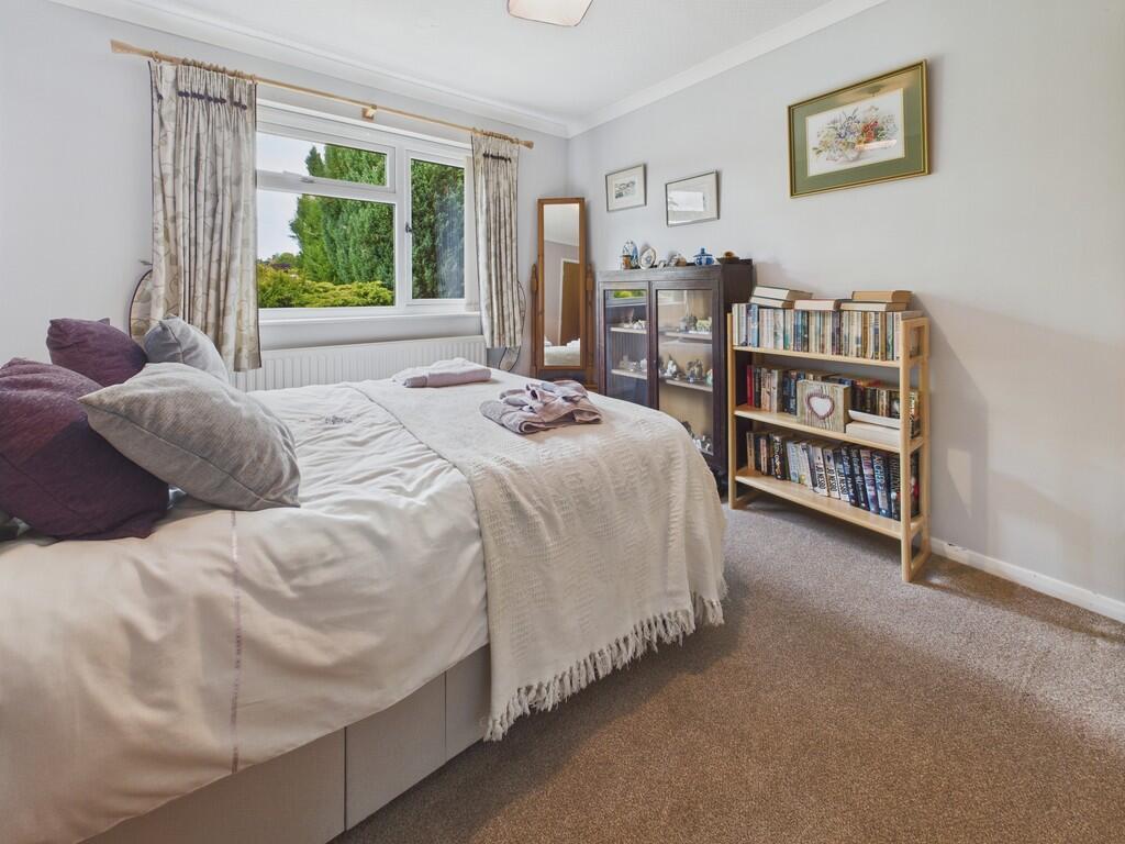 CAM04273G0-PR0136...