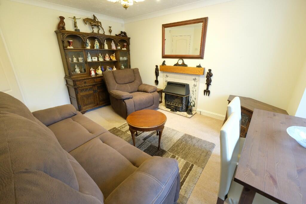 SITTING/DINING ROOM