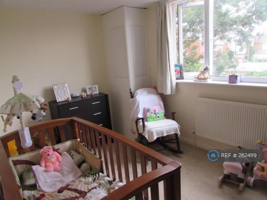 Bedroom Two: 3.38m x 2.46m (11'1' x 8'1') 