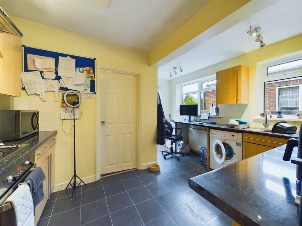 Kitchen: