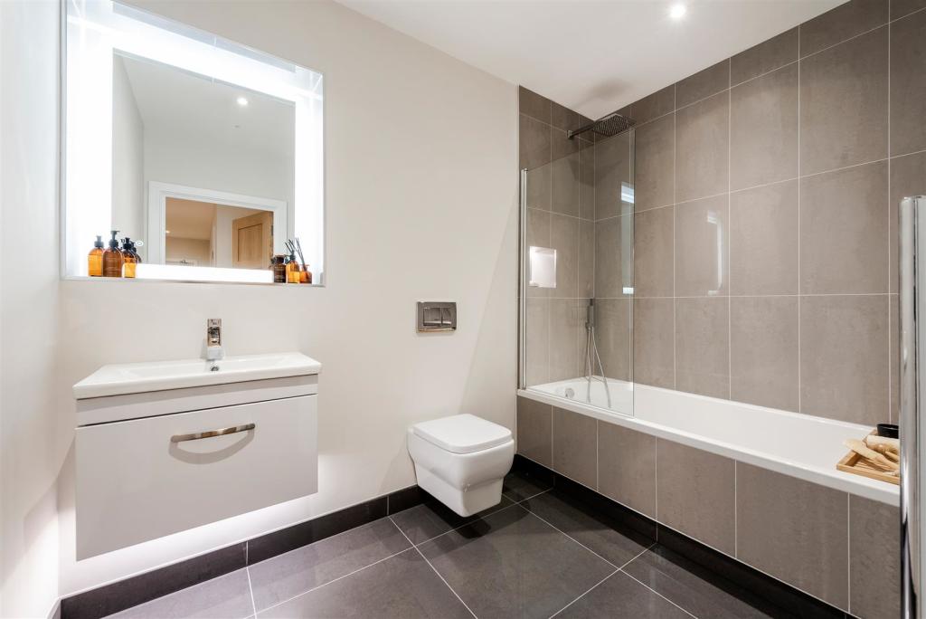 Tekels Park Show Flat PH16.jpg