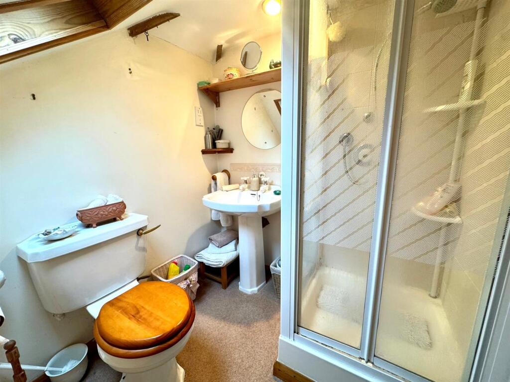 En-Suite Bathroom