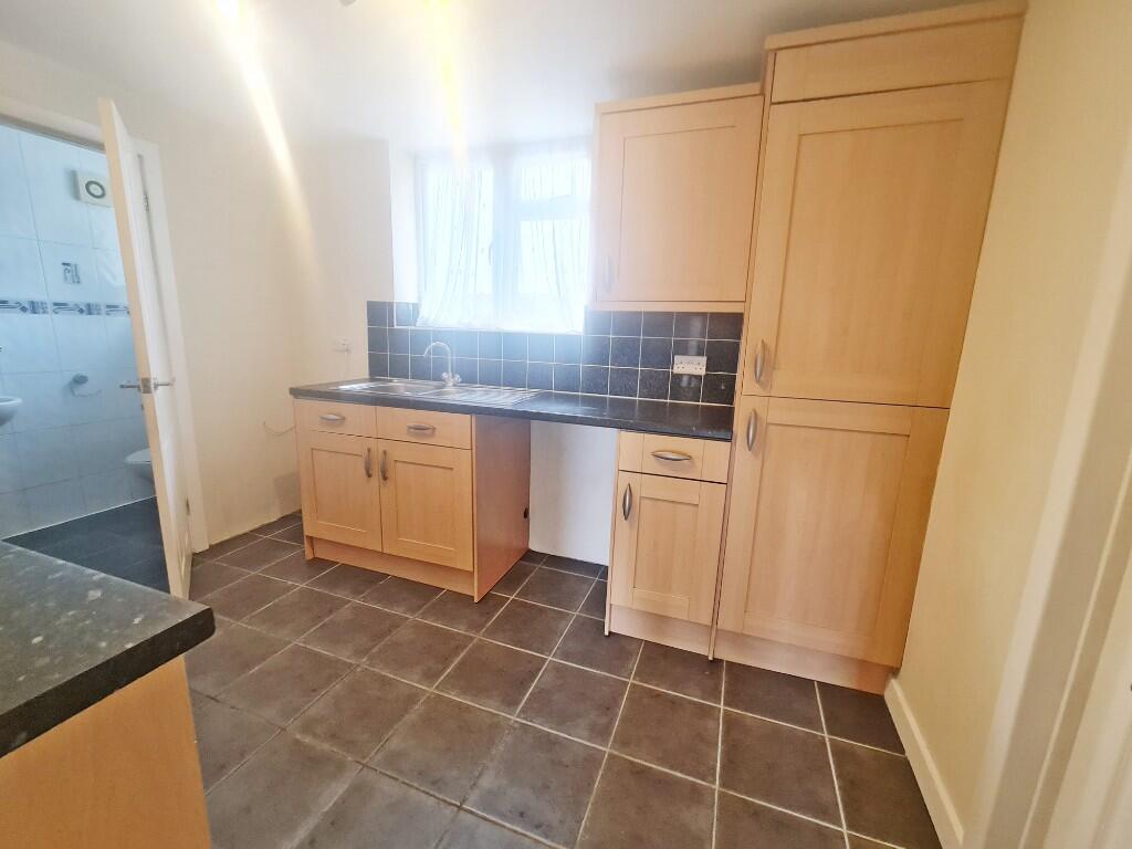 1-Bed's Kitchen