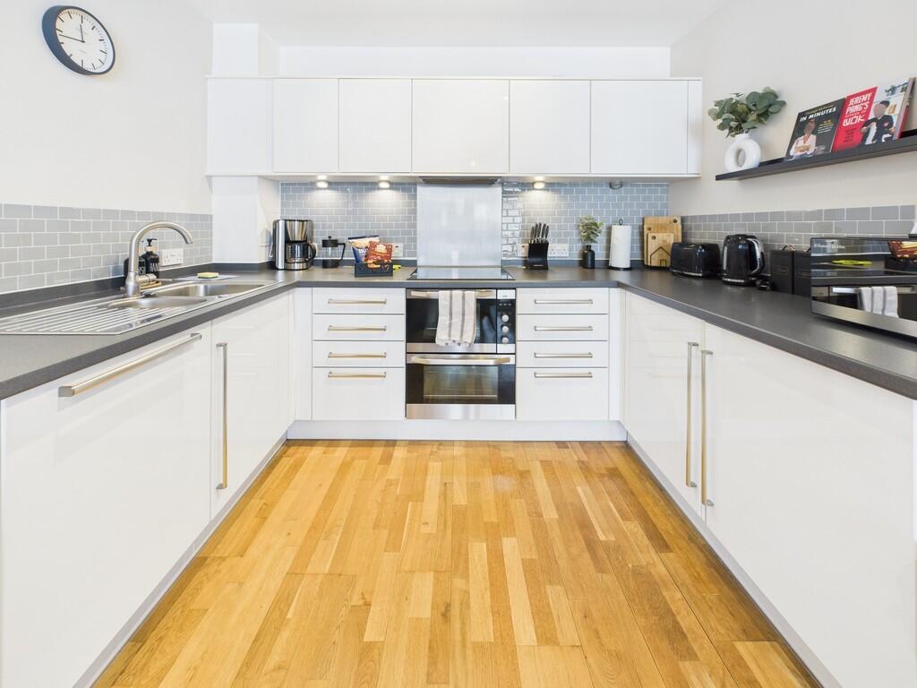 CAM03974G0-PR0112...