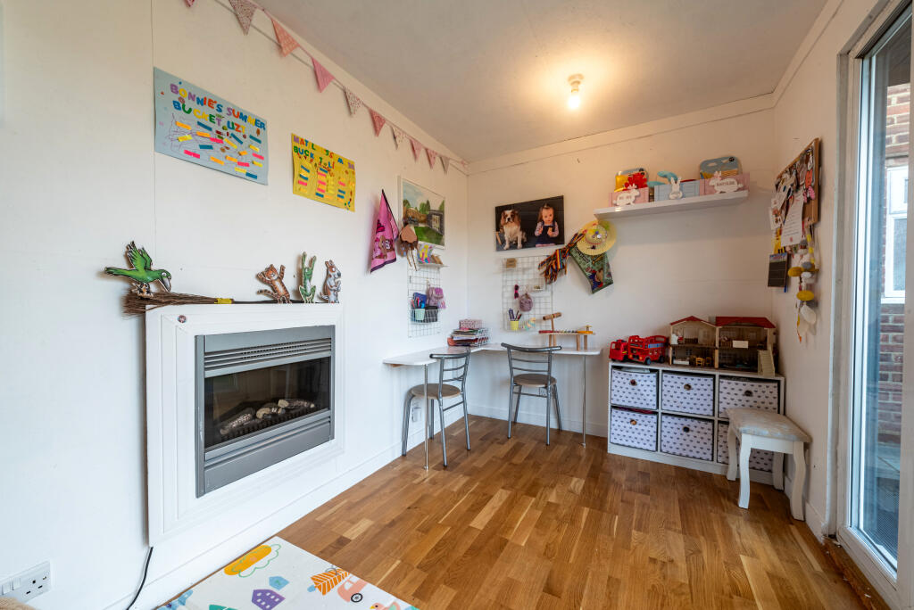 6AngleseyAvenue-16