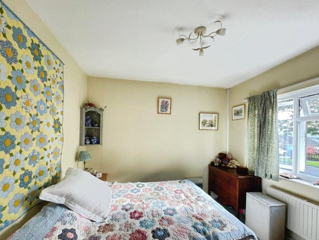 pbox-bedroom-343314.JPG