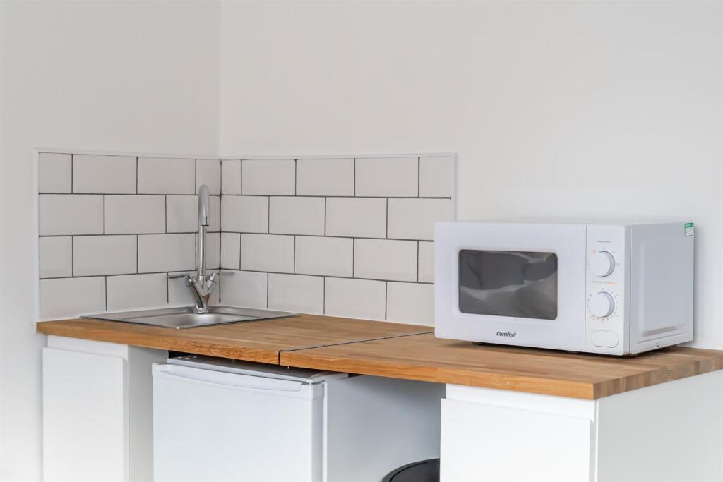 Apt. 3 - 5.jpg