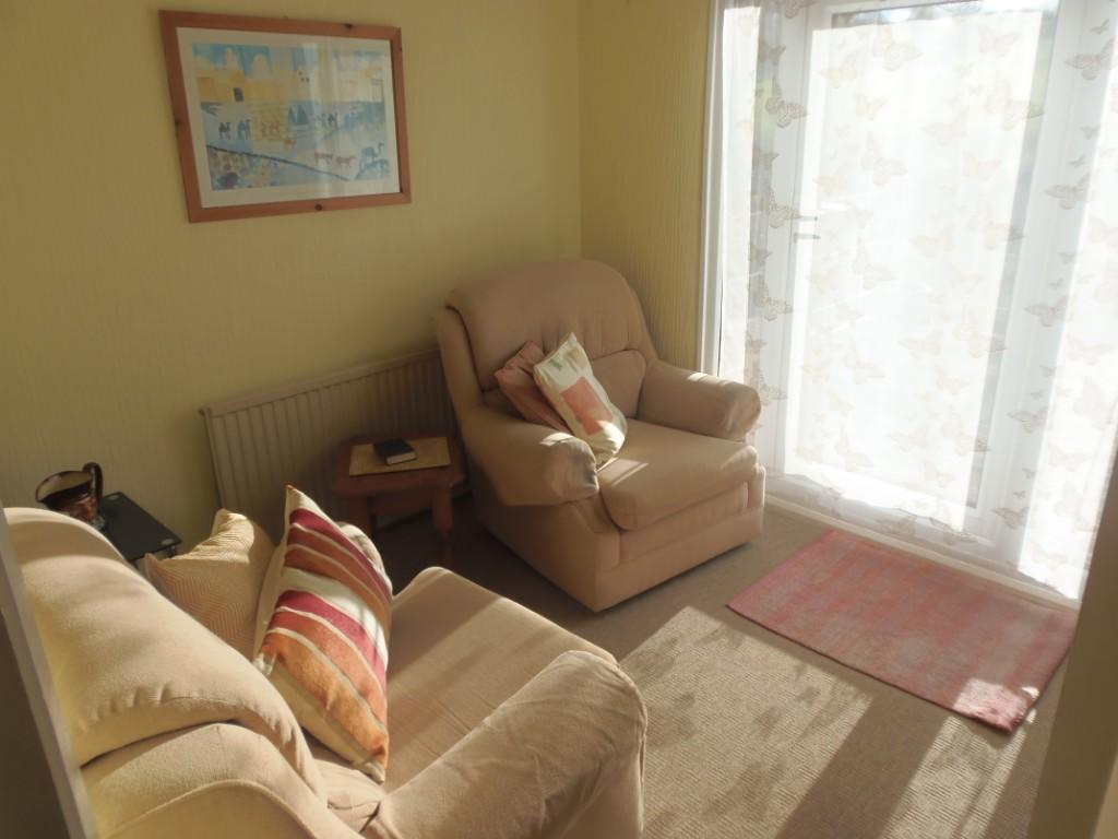 Bed 2 / Day Room
