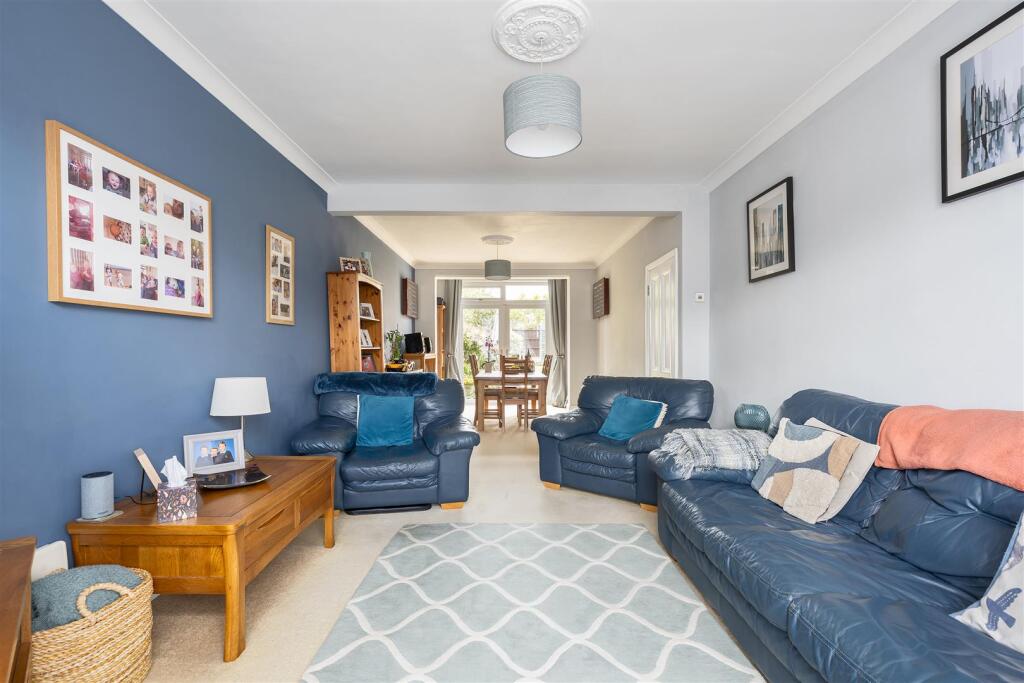 Greenstead Avenue, IG8