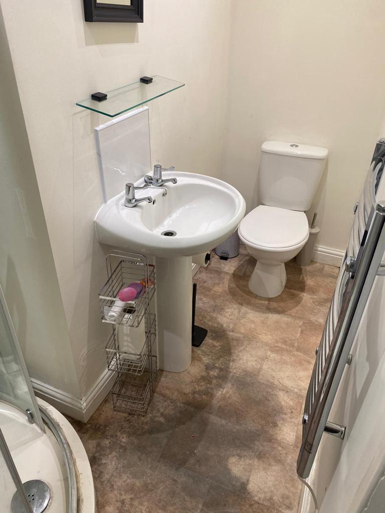 bathroom 2.jpeg