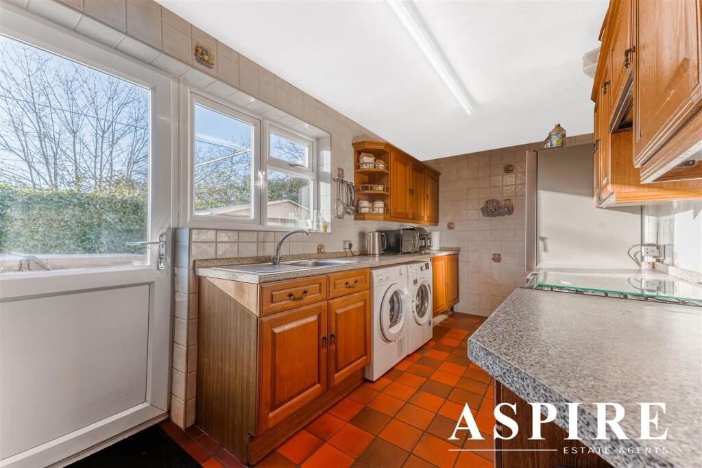 33 HAINAULT AVENUE-06-01-24-9dp.jpg