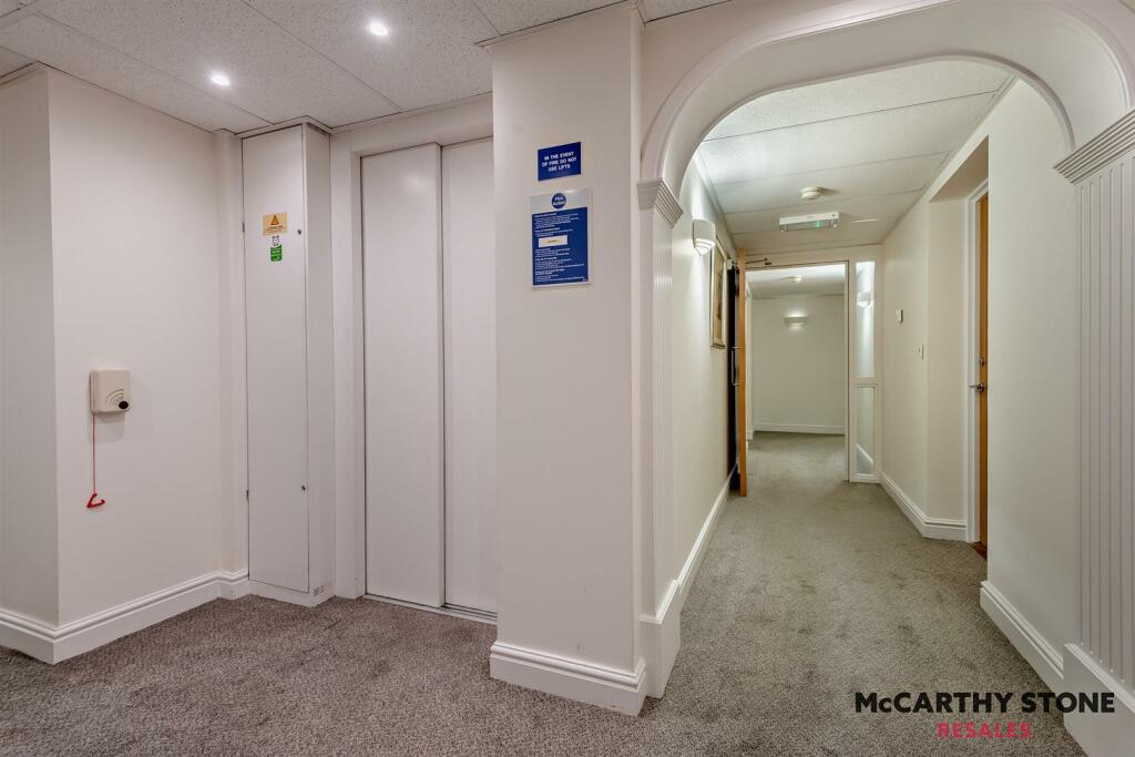 8596840-interior18-800.JPG