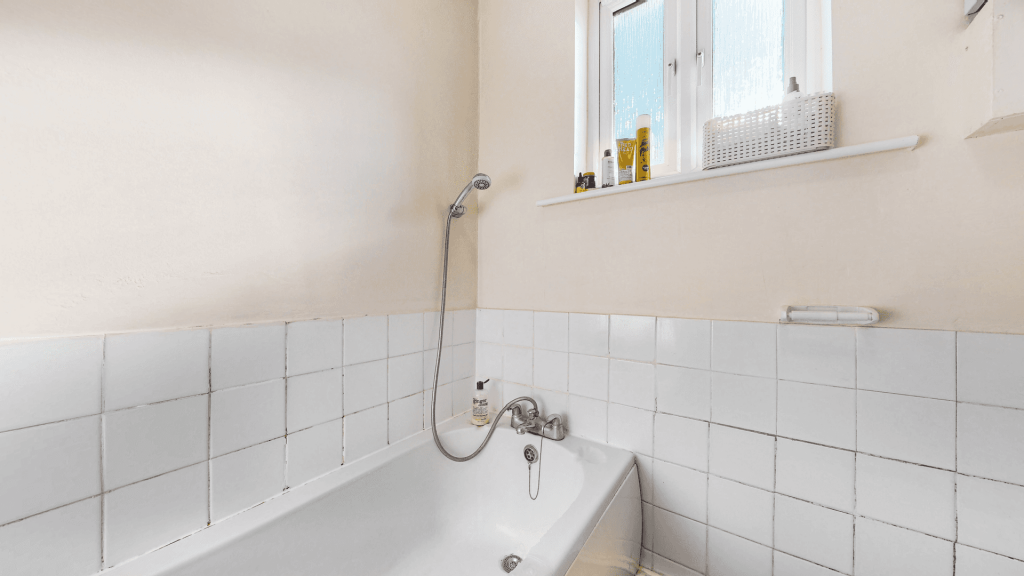 LIVINGROOM ONE