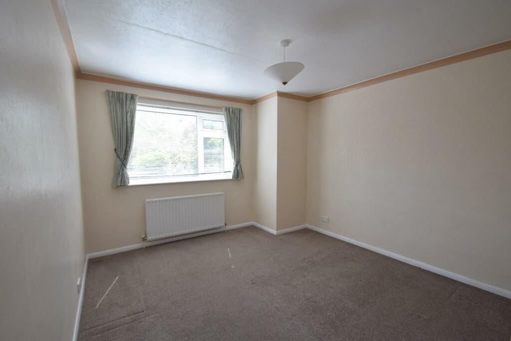 2 Grosvenor Court bed 2.JPG