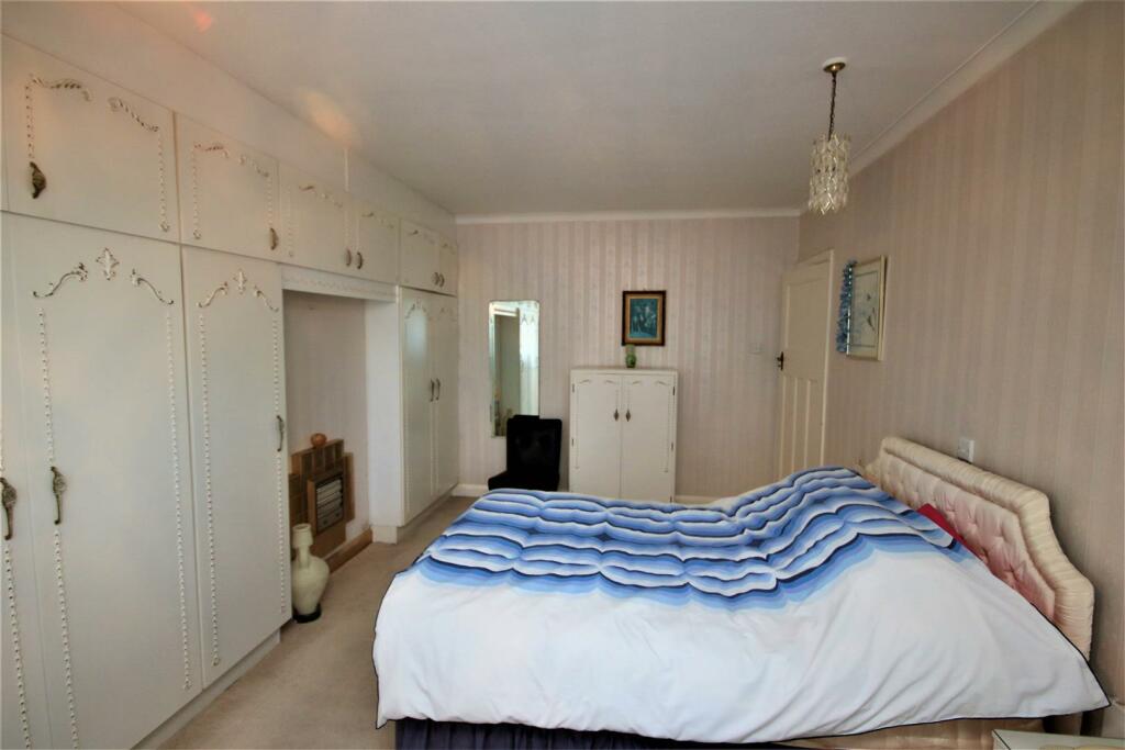 BEDROOM 1: PIC. 2