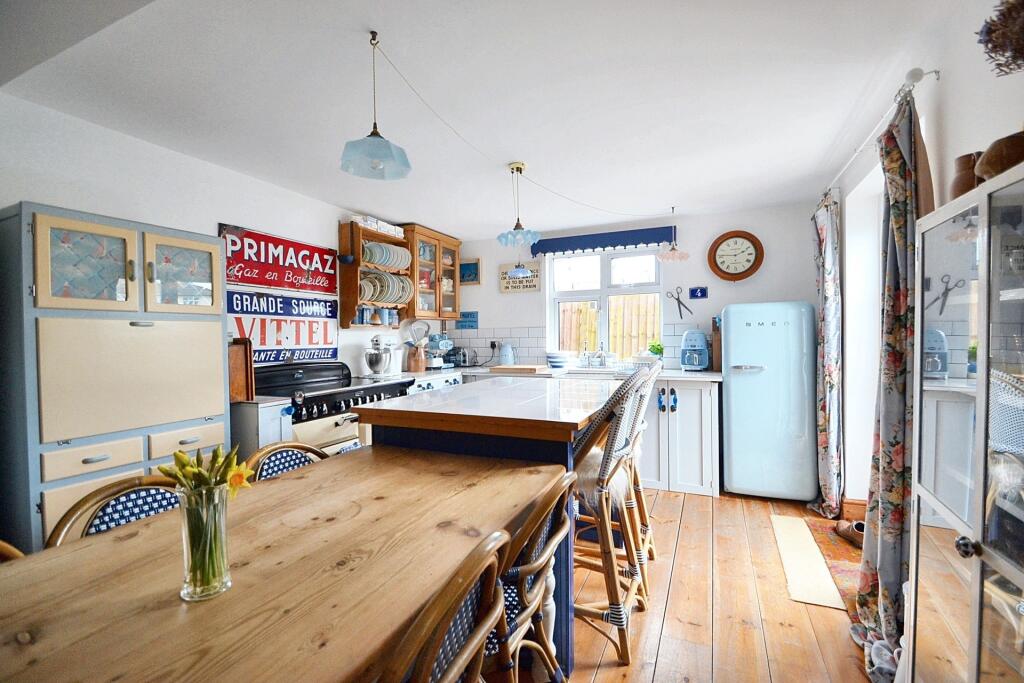 Kitchen / Dining Roo