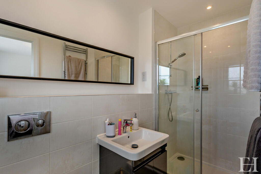 8645027-interiorW...