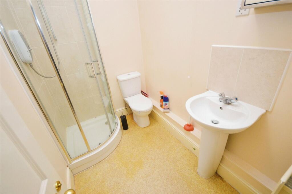 Flat 2-Shower Room