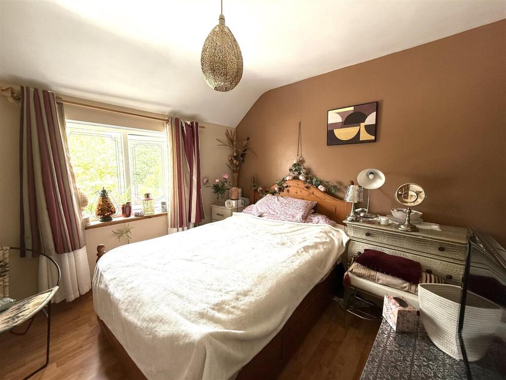 75 quuen bed 23.jpeg