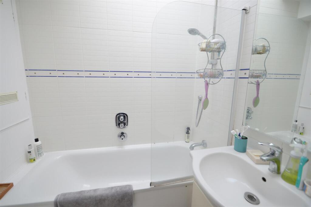 Finchley Road Bathroom.JPG