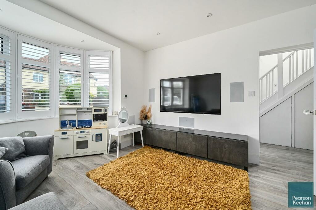 10 Glastonbury Road, BN3 (7).jpg