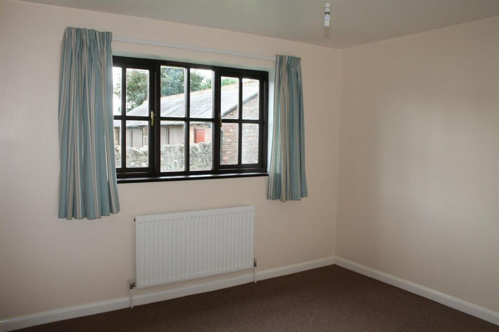 Poplars Close Bed 1.jpg