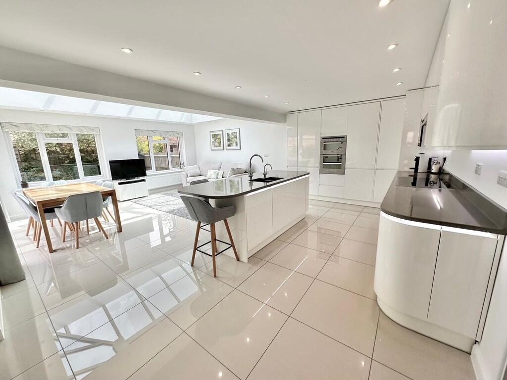 IMG-20250611-WA00...