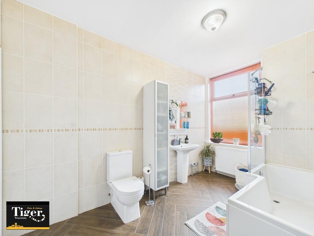 CAM02176G0-PR0513...