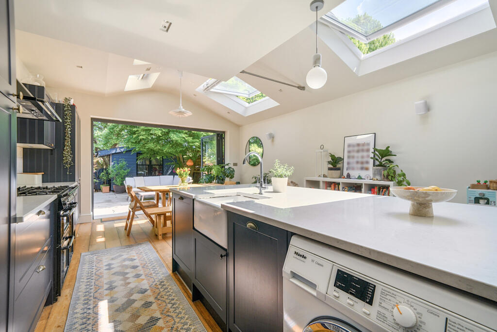 1-68234bfd5fb70-1...