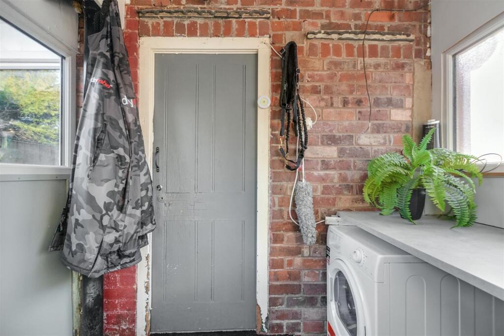 Utility Room_2.jpeg