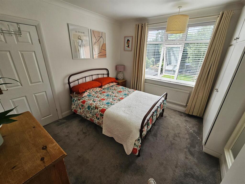 Bed 1.jpg