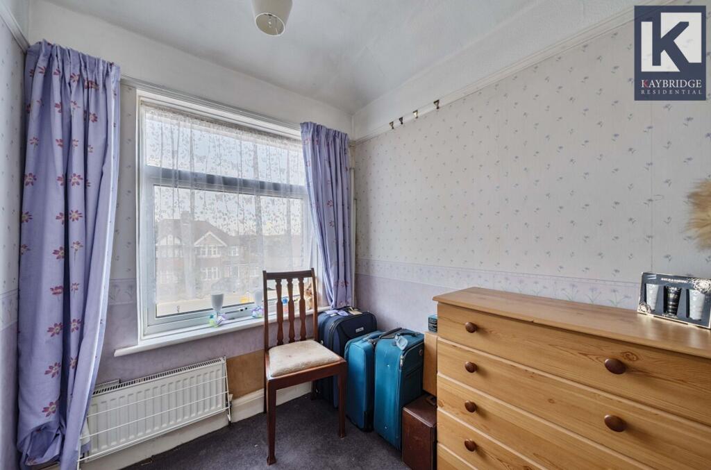 Walsingham Gardens, KT19 0LS