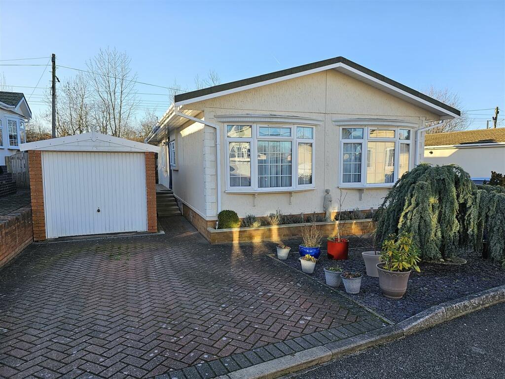 front with garage.jpg